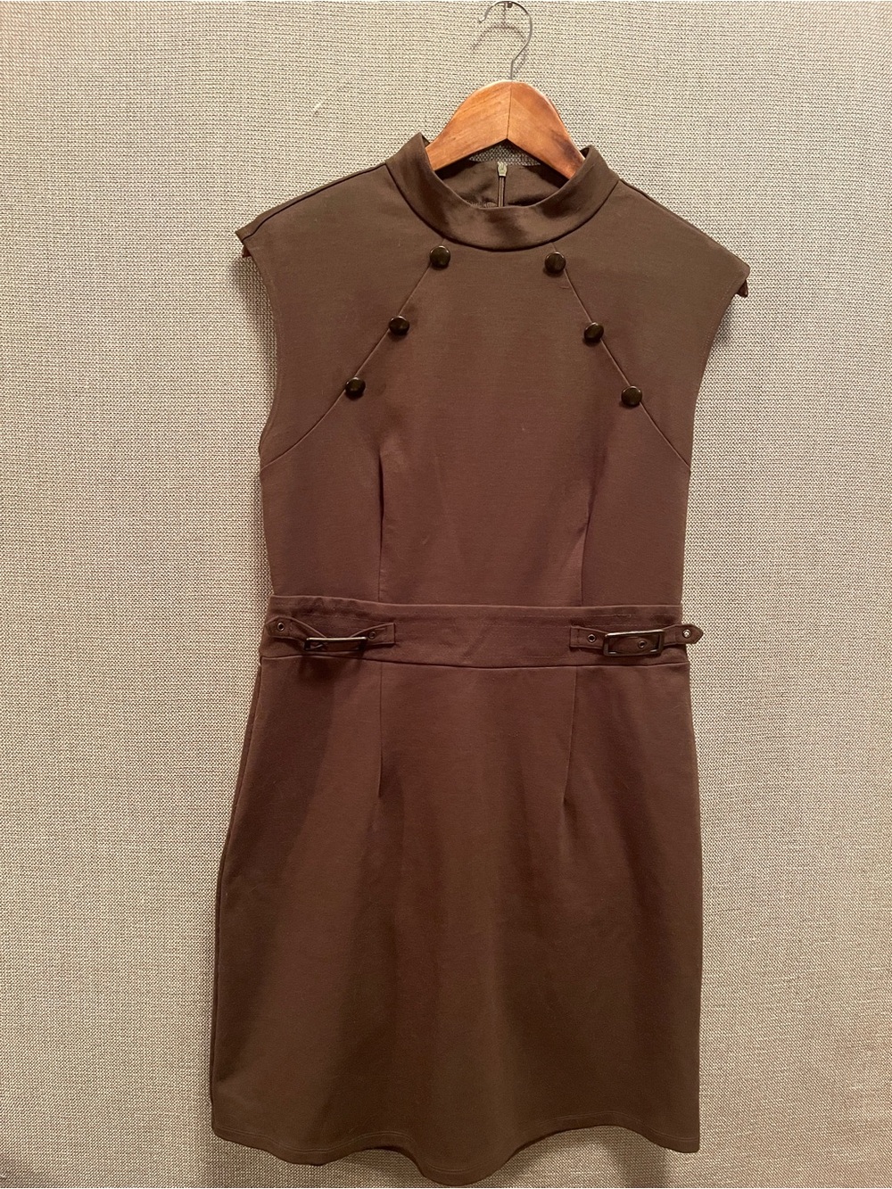 Suzy Shier Brown Sleeveless Mock-Neck Shift Dress